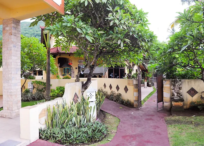 Bali Palms Otel 4*